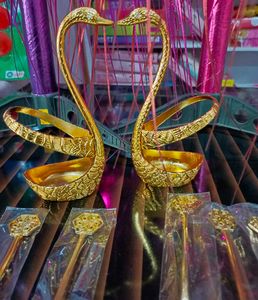 ✨ Elegant Swan-Shaped Golden Spoon Set ✨