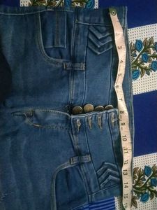 High Waisted Skinny Jeans With 4 Buttons