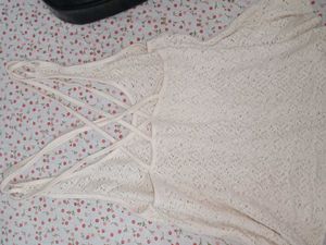 Cream Top With Crisscross 🛍️🌷