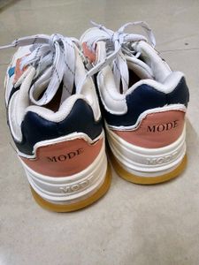 Stylish Women&#39;s Sneakers