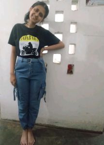 A blue jeans with belt