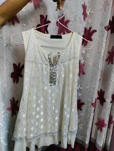 Elegant White Sleeveless Lace Top