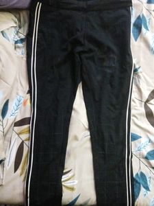 black jeggings with white stripes, stretchible recommended size:34