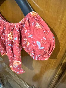 ZUDIO RED FLORAL COTTON TOP XS