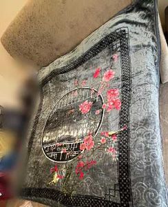 Floral Design Throw Blanket