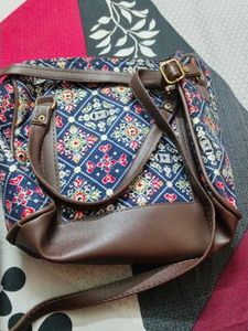 Beutiful Girls Slingbag