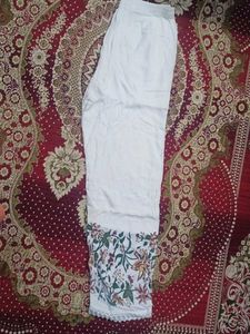 White Pent Plaza With Print