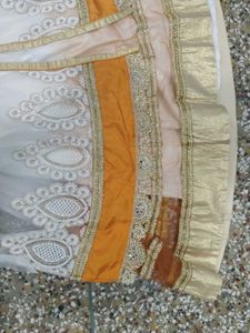 ismein white and orange Mila hua hai aur jo iske u