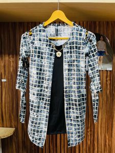 Stylish Checked Shrug