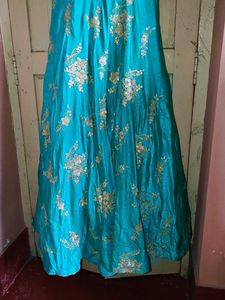 Elegant Green &amp; Gold Ethnic Gown