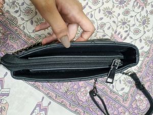 BLACK SLING BAG FOR WOMEN