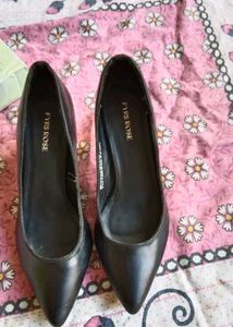 New Without Tag  Heels Black Stylish