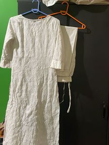 WWhite Embroidered Kurta Set Chikankari