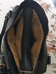 Black Colour Handbag/Shoulder Bag👜