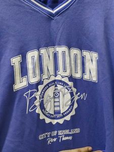 London Graphic Cropped Sweatshirt