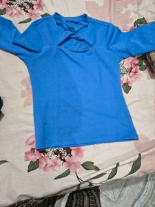 Blue  top used just twice busy 28/30 fitted