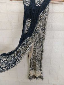 Stylish Black &amp; White Scarf