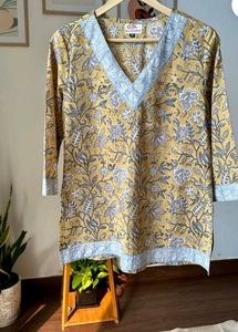 Floral Print Tunic Top 🌼( XS) Size