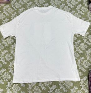 Casual Tee with cute cat print .