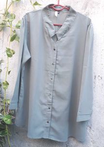 Elegant Gray Button-Down Shirt