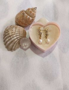 Classic Zig Zag Pearl Hanging Earring 🦪