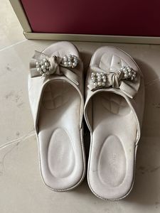 Elegant Bow Detail Slides size 5 number 38