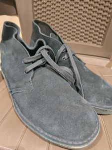 brand new Clarks orginal boots Stylish minor damag