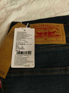 brand new Levi&#39;s straight fit jeans size 30