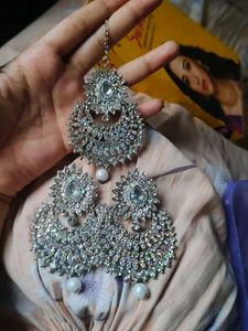 Earings Set With Mangtika