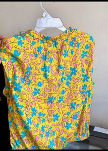 🧨NEW BRIGHT YELLOW TOP -ONLY 130