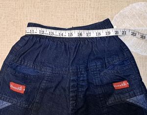 Girl&#39;s denim shorts