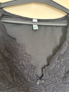 NEWME OPEN LACE DETAILED TOP