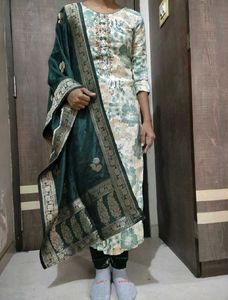 Elegant Floral Print Kurta Set