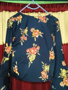 Floral top good quality 😀👌🏻