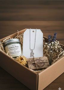 R Initial Necklace (it&#39;s fully untouched)