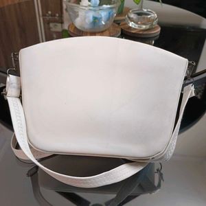🛍️ White Sling Bag ⭐⭐⭐⭐