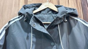 Grey Athleisure Windbreaker – Comfortable &amp; Trendy