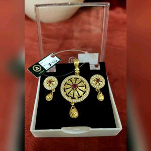 Gold Look AD Pendant Set