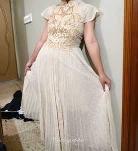 Vintage Lace Detail Pleated Dress