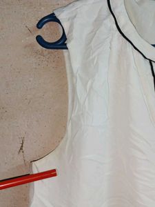 Women&#39;s Summer Fashion Top Sleeveless White