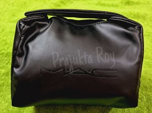 🖤M.A.C Black Travel Pouch Bag🖤
