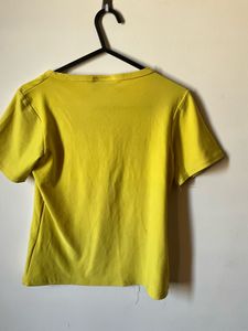 Chic Yellow Top from Paris 💛😍