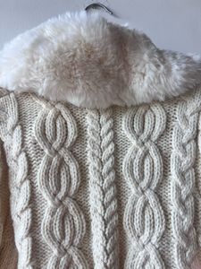 cable-knit sweater with a faux fur collar