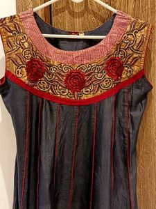 Embroidered Sleeveless Kurti Size Medium
