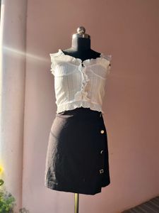 black fitted skirt