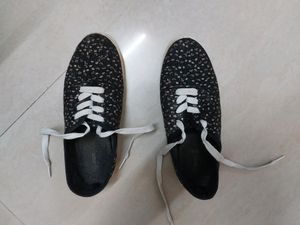Black Casual Shoes With Floral Design Size - 3.5UK EU36
