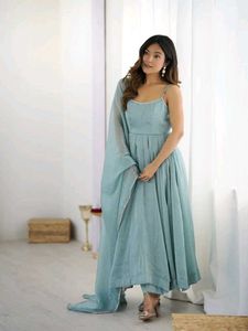 ❄️SKY CRUNCHY SILK PADDED GOWN ❄️