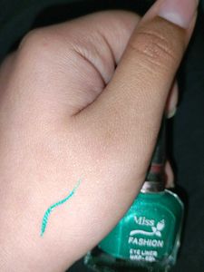 SHINY GREEN EYELINER