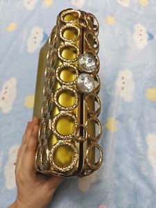 Hand Clutch With Side Chain