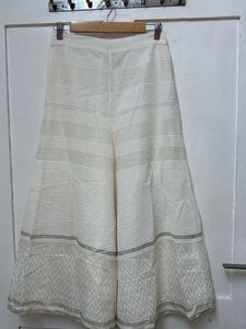 Brand new off-white W Sharara